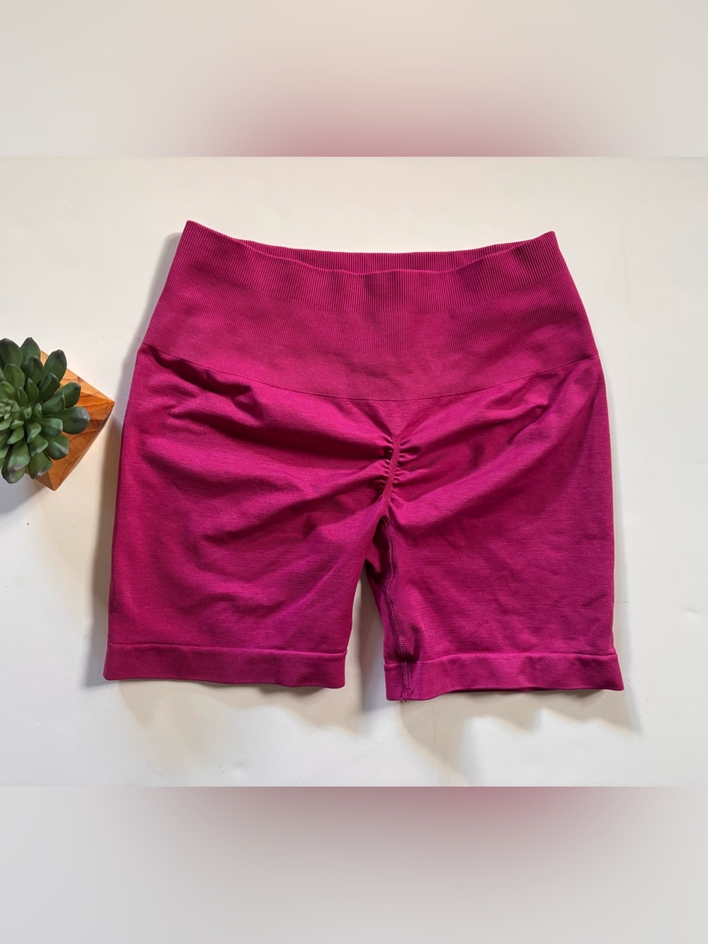 Young LA Women’s Scrunch Shorts (S) - Picture 3 of 6